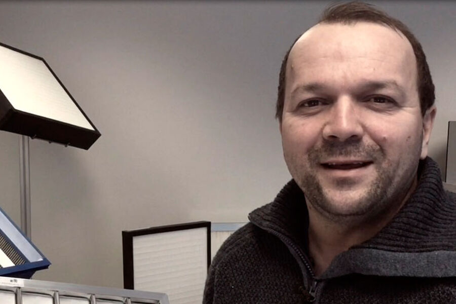 Denis Osmancevic hos Interfil forteller at det nye lavenergifilteret er Eurovent-sertifisert, og har energiklasse A+.