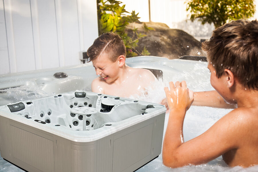 VikingBad tar to nye massasjebad inn i sin portefølje, Corfu og Belize, med både WiFi og alarm. Fotomontasje: VVSforum.