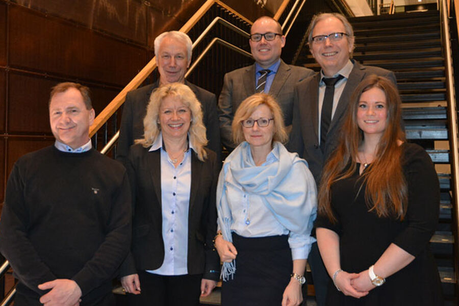 Ved KEM-studiet i Oslo jobbes det aktivt og bra, og etterspørselen etter studieplasser ved KEM-linjen er  stor. VKE, RørNorge og Fagskolen Oslo - Akershus gjør alle fantastisk jobb. Sentrale personer i dette arbeidet er: Foran fra venstre: Oddgeir Tobiassen, RørNorge, Ingebjørg Martinsen, RørNorge, Aud Børset, VKE, Silje Brubakk,  student KEM - ( fullført studiet 2015). Bak fra venstre Mats Eriksson, VKE, Martin Andersen, student KEM - ( fullført studiet 2015), og Jan-Erik Henriksen, Fagskolen Oslo Akershus. 