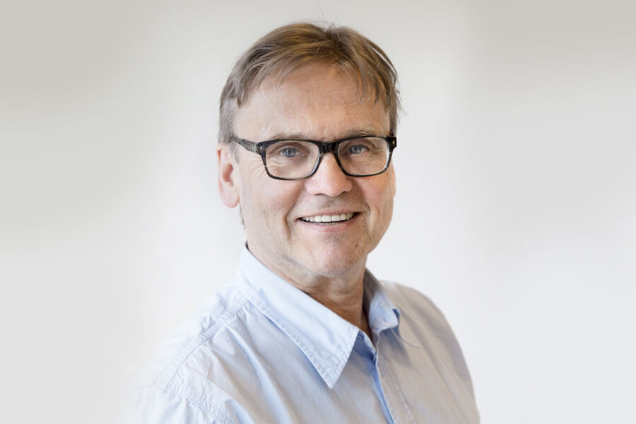 Erik Hammer, blant flere foredragsholdere, rådgiver i Grønn Byggallianse snakker om overvannshåndtering og blågrønne løsninger.