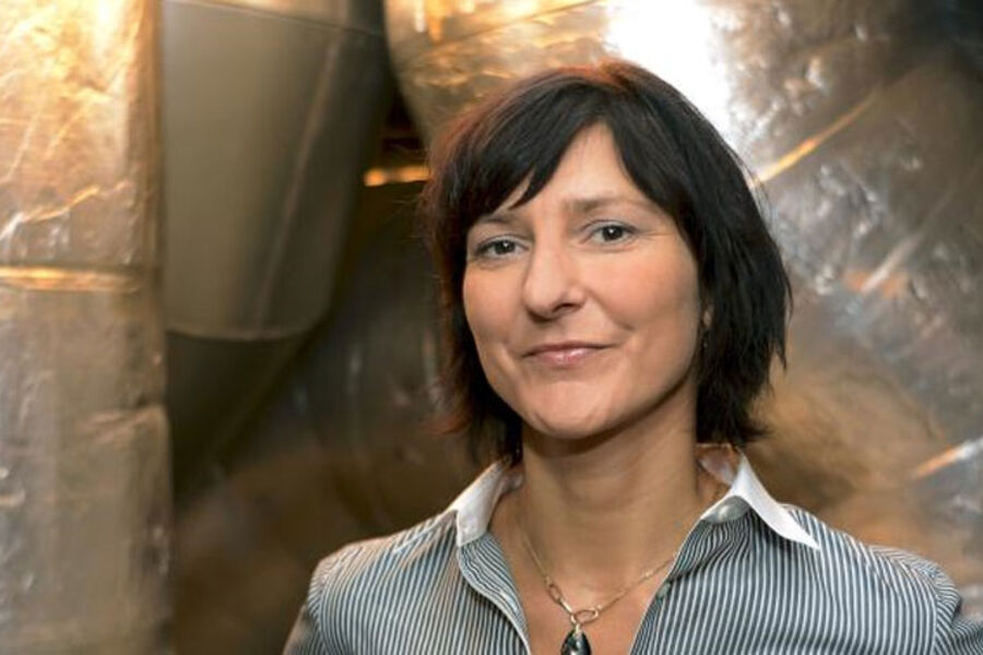 Prosjektleder Emma Otervik i Forsvarsbyggs energiledelsesprogram har spart strøm tilsvarende en norsk gjennomsnittskommune på tre år. Foto: Forsvarsbygg /Annichen Piene
