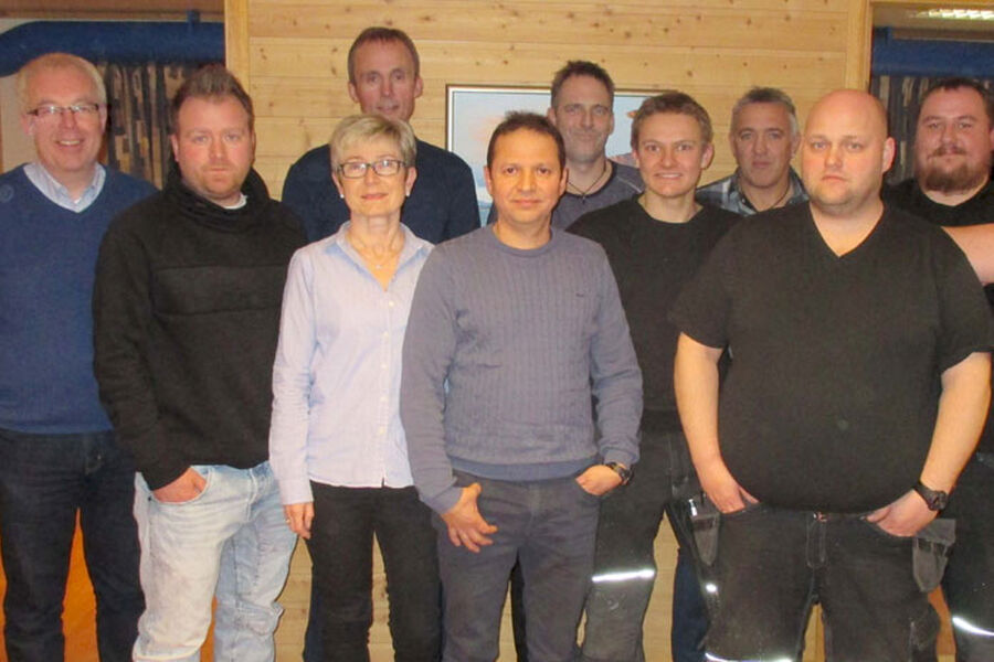 Alle ansatte i Johnson Controls Sortland blir med videre i GK norge AS. Her sammen med Fagdirektør Kulde i GK, Ole Jørgen Veiby og distriktssjef i GK, Morten Melå.
