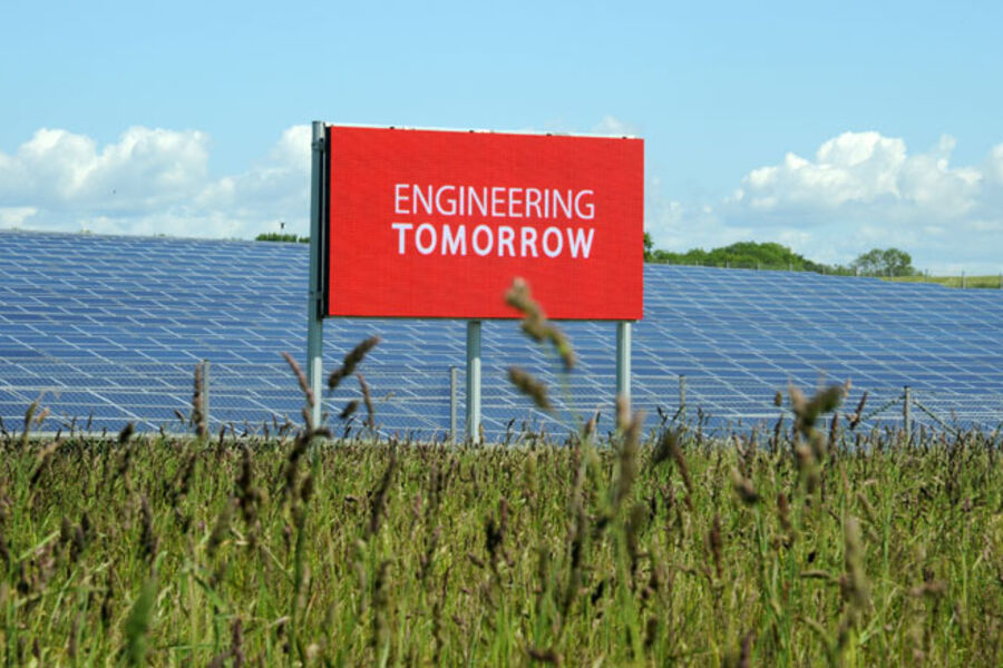 I 2013 satte Danfoss opp en solcellepark, som trolig er den største i sitt slag i Skandinavia, ved siden av sitt hovedkontor i Nordborg, Danmark.