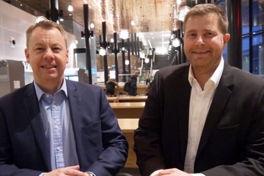 Stian-Smebøle-og Jan-Seljesæter under utdelingen av vitemålene på Kuben Yrkesarena i går. 