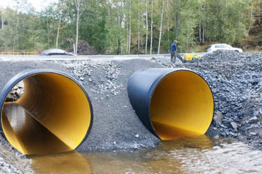 STORE, STERKE OG LETTE. De nye XL rørene finnes som standardprodukter i dimensjonsrekken 1000-3000 mm (innvendig diameter) i ringstivhetsklassen SN4 og SN8, andre ringstivhetsklasser kan leveres som spesialproduksjon. 