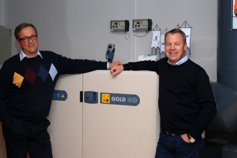 Fra venstre Teknisk sjef/salgsansvarlig laboratorieventilasjon og behovsstyring Rolf Sørlie, og administrerende direktør Jan Seljesæter, 