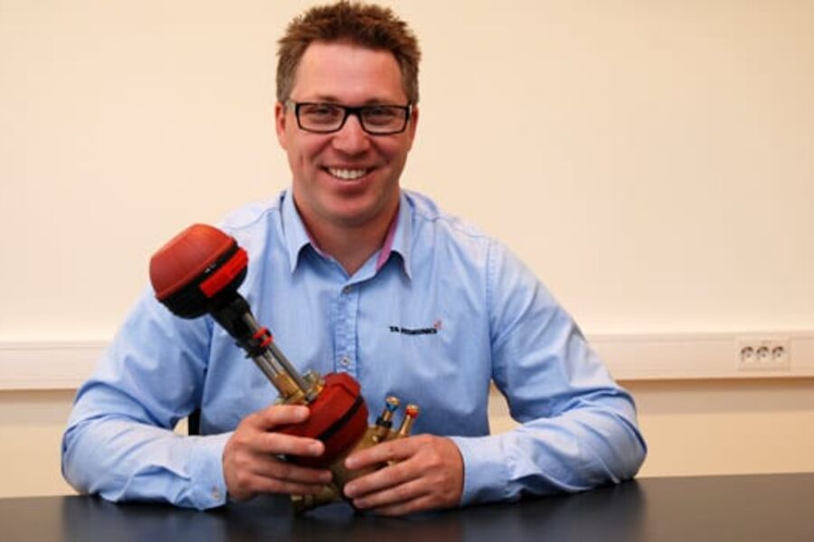 Produktsjef LarsJacob Maurtvedt med nykommeren i TA Hydronics store ventilprogram: TA-FUSION-C