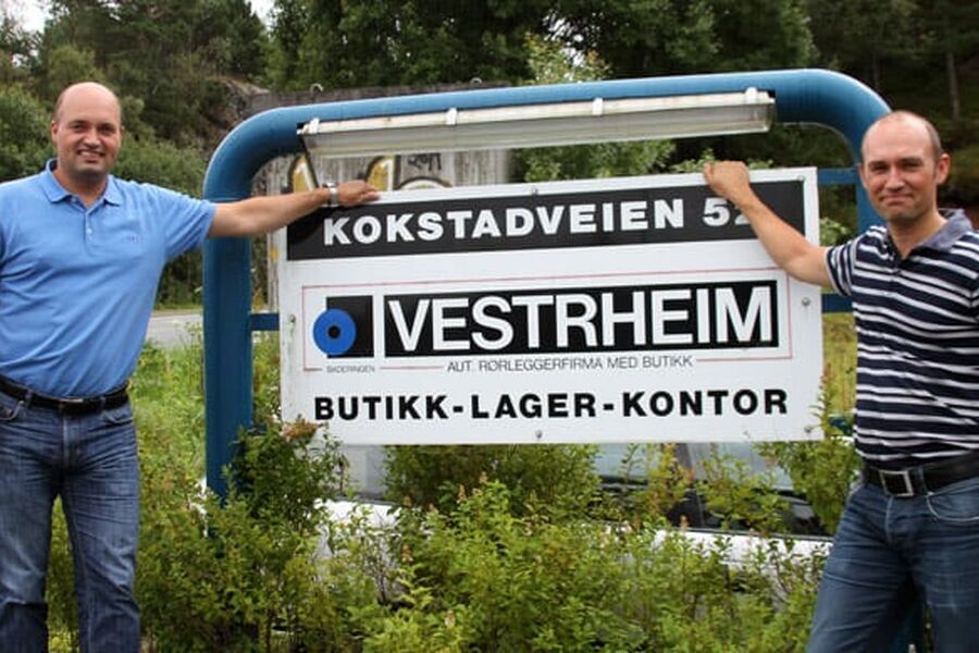 Brødrene Christian (t.v.) og Thomas Jørs styrer bedriften Chr. M. Vestrheim AS i Bergen med sikker og god hånd.