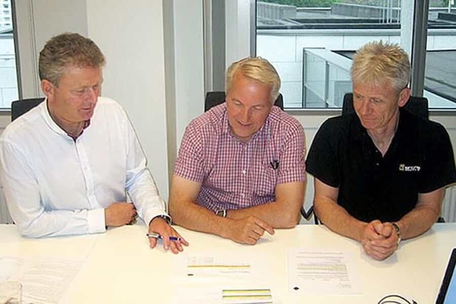 Her studeres energibesparelsene, fra venstre: Odmund Fintland  Entra , Guttom Dale - GK og Tom Vidar Johannesen  Entra. Foto: GK