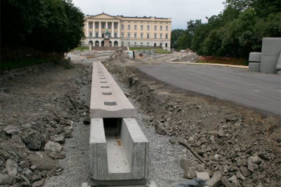 Et omfattende avløpssystem bygges samtidig som det skal legges nytt dekke på Slottsplassen og veien opp til Slottet. 