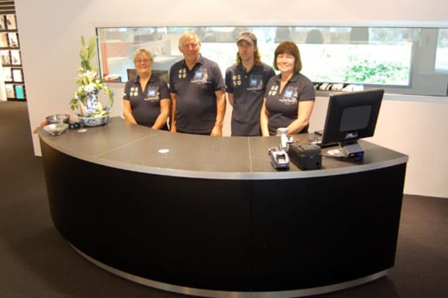 Audhild Skår, Bjarne Kokaas og May Bente Kokaas ønsker velkommen i den nye 