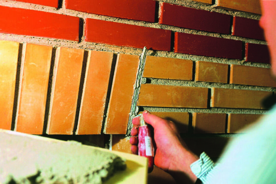 Når man velger materialer til et hus, er det viktig å ta hensyn til fremtidens klimaendringer, og nye isoleringskrav.