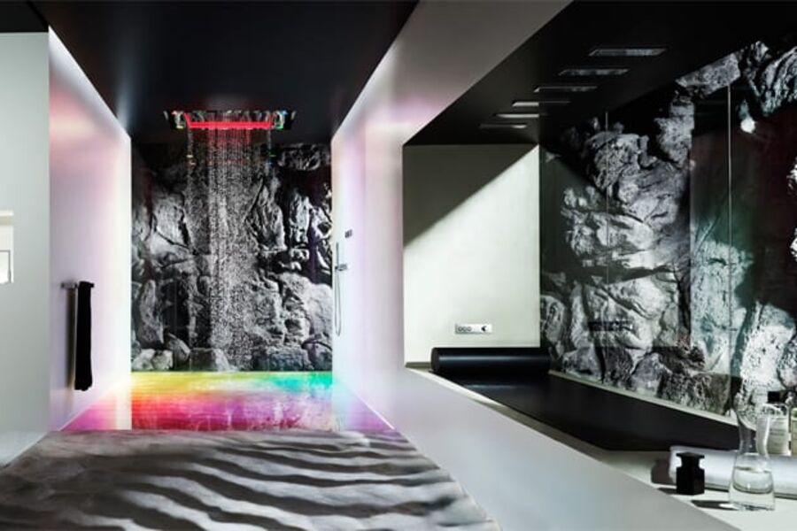 Dusjing blant dyser, lys og dufter vil gi en ny individuell dusjopplevelse.