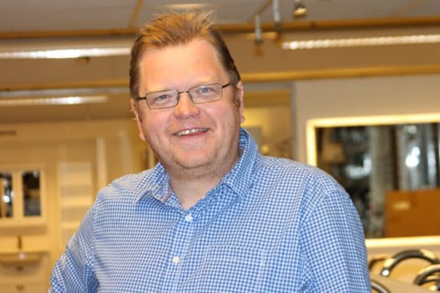 Daglig leder Lars Henrik Andresen har vært med å bygge opp Oslo VVS Senter til den butikken det er i dag. Med 12 ansatte og omsetning på rundt 40 millioner, er de Norges største VVS-butikk. 