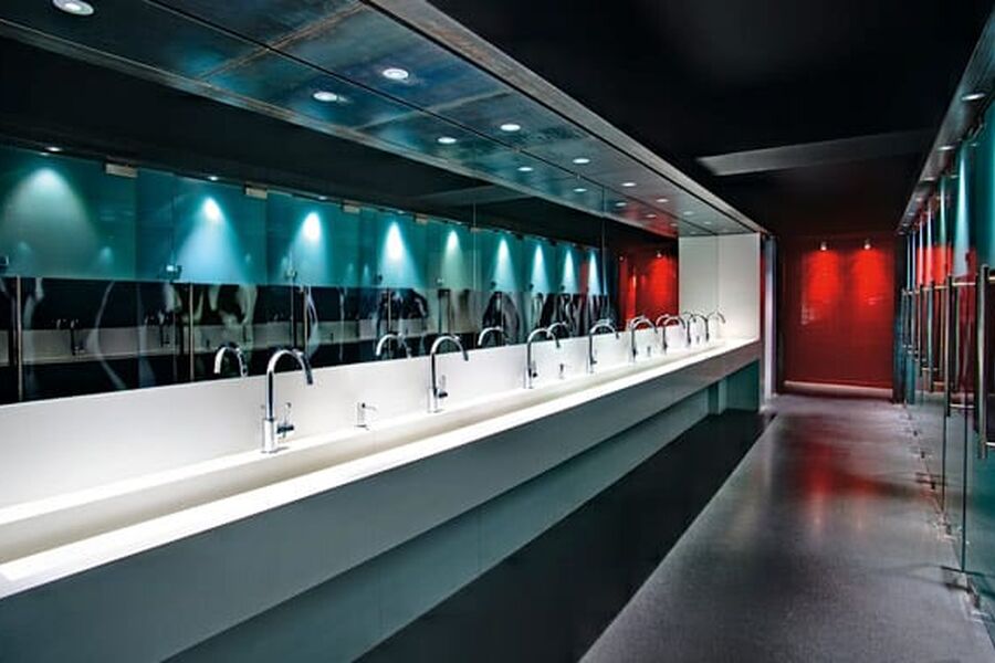 I tillegg til standardsortimentet kan man skreddersy servanter på lengdemål i materialene Avonite og Silestone.