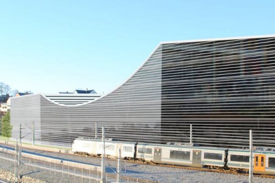 To kontorbygg kan gi plass til 700 arbeidsplasser på den tomten til den gamle godsterminalen i Stavanger. (Illustrasjon: ROM Eiendom)