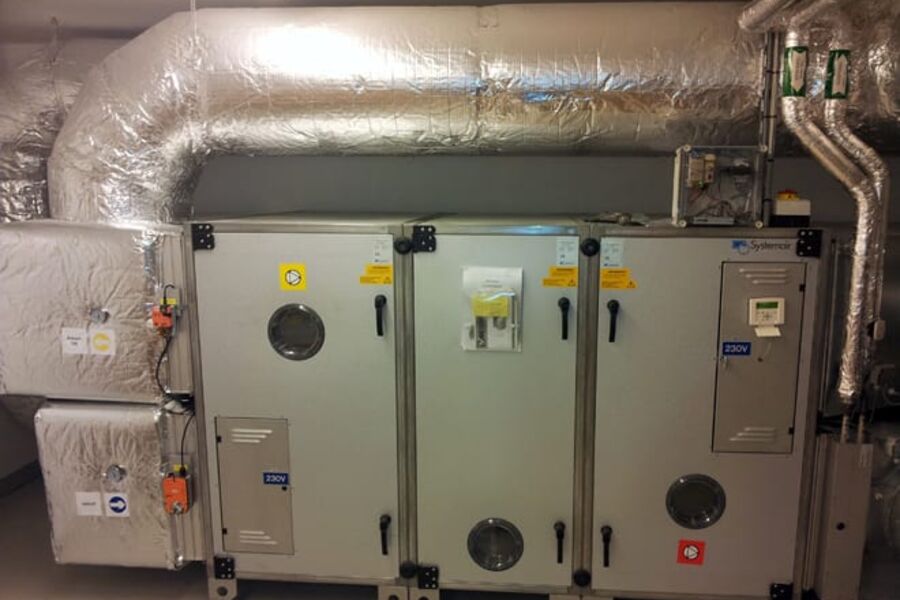 Mange spørsmål rundt energisparing, blant annet om ventilasjonsanlegg er riktig innstilt. Foto: Geir Liknes, Rejlers Consulting AS.
