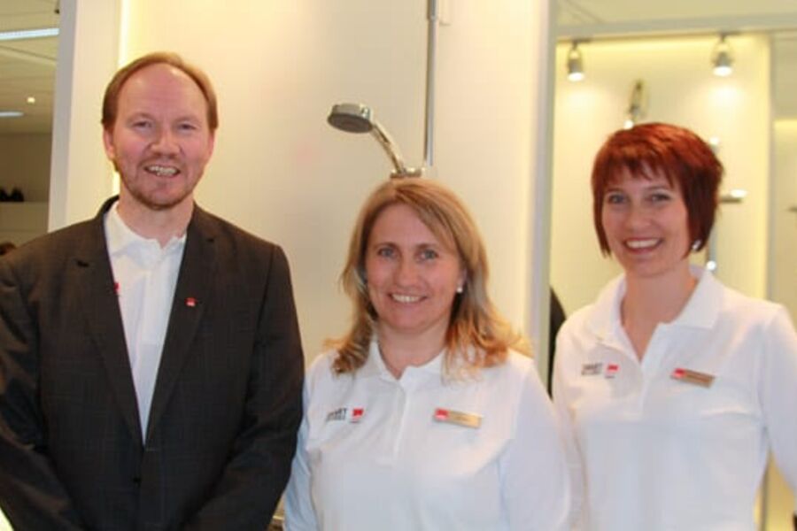 Kundeansvarlig teknisk, Snorre Westrum, ansvarlig for showrommet, Eli Vold, og markedskoordinator Kjersti Lerstad i Oras Armatur var svært fornøyd med åpningen av det nye showrommet i Kværnerbyen.