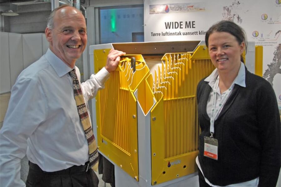 Jørn S. Watvedt, markedssjef og Kristine Degnes, ansvarlig for prosjekt/salg hos Wide Industrier AS. Foto: Per Henriksen