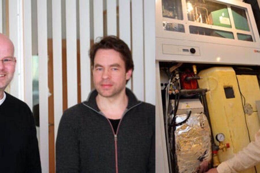 Per-Erik Hansen og Odvar Walle fra Nilan Norge og Runar Næss i BD foran aggregatet ved klimasenteret i Larvik. 