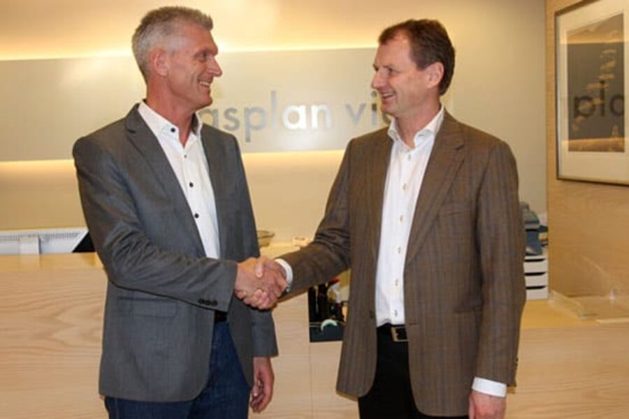 Foto: fra venstre, Lars Saga og adm. direktør Øyvind Mork i Asplan Viak