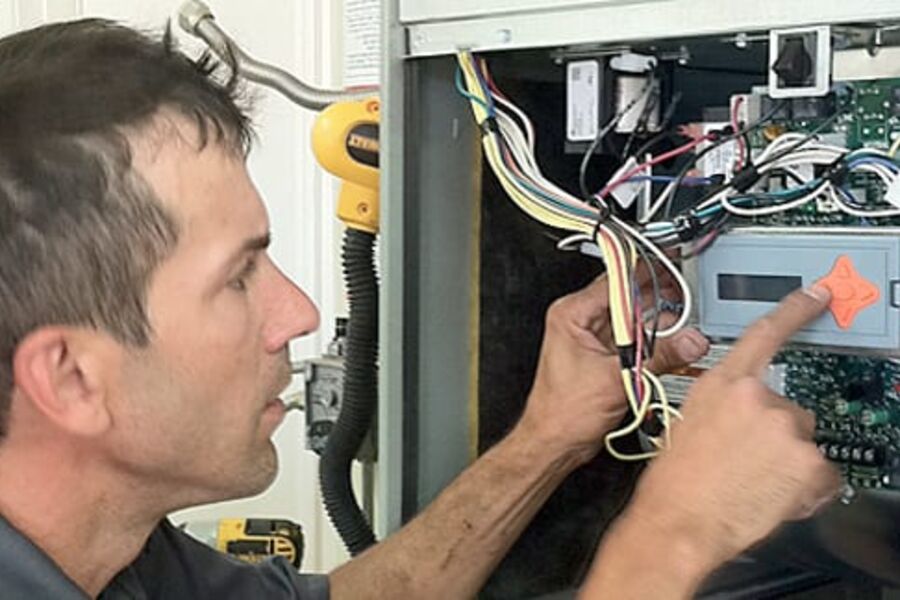 Bransjen har lenge advart privatpersoner fra å installere pumpen selv, og har lenge ønsket et forbud mot dette.