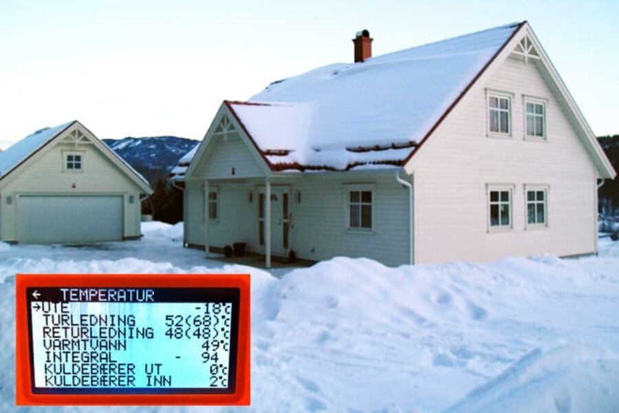 Et vanlig bolighus i Skien oppgradert til TEK 10 gir eieren romsligere økonomi takket være spart energi. Foto Arne Larsen.