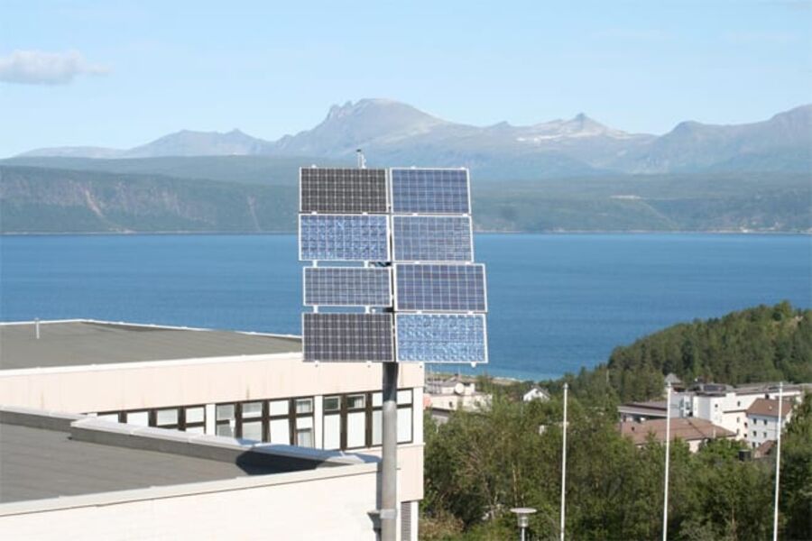 Solcellemoduler på Norut i Narvik.