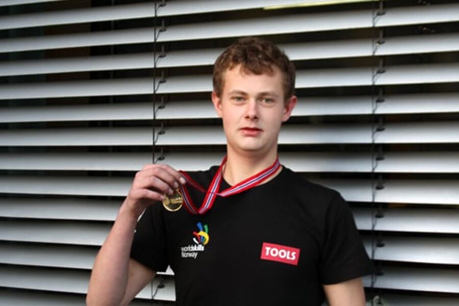 Stian Sæther fra Hagnes VVS med gullemedaljen.