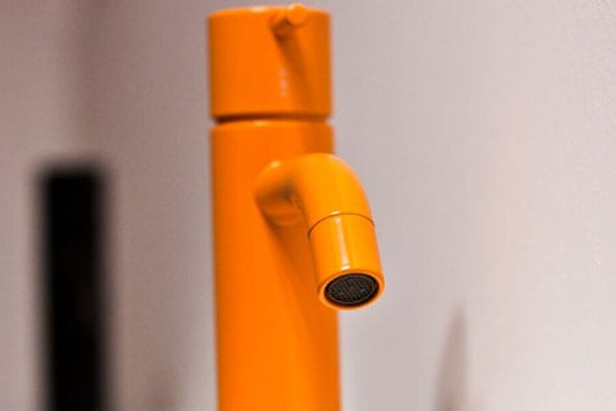 Mer farger på armaturene er trenden. Der har jo Gustavsberg startet allerede med sin serie Logic som kan fåes i flere fargenyanser.