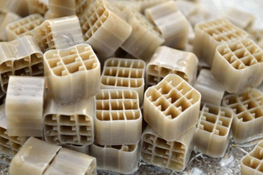 Biowaters forretningside er å gjøre det mulig for bedrifter bruke vannet flere ganger ved hjelp av biofilm teknologi.