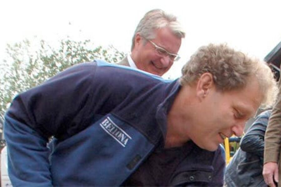 En optimistisk Fredric Hauge da bygging av Bellonahuset ble satt igang. Frem til nå er det ikke orden på energimålingen.