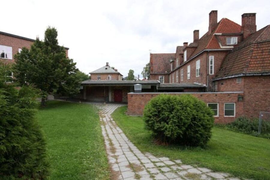 Grefsen vgs skal bli ny ungdomsskole i Oslo etter rehabiliteringen. Det foregår omfattende arbeider innenfor nye energiløsninger og oppnåelse av et godt inneklima.