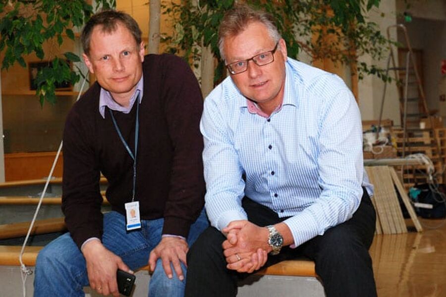 Vidar Havellen (tv) og Trond Thorgeir Harsem i Norconsult mener det er viktig å skynde seg langsomt med tanke på nye energiløsninger. Man skal ikke blindt ta alt som blir foreslått av krav og forskrifter for god fisk.