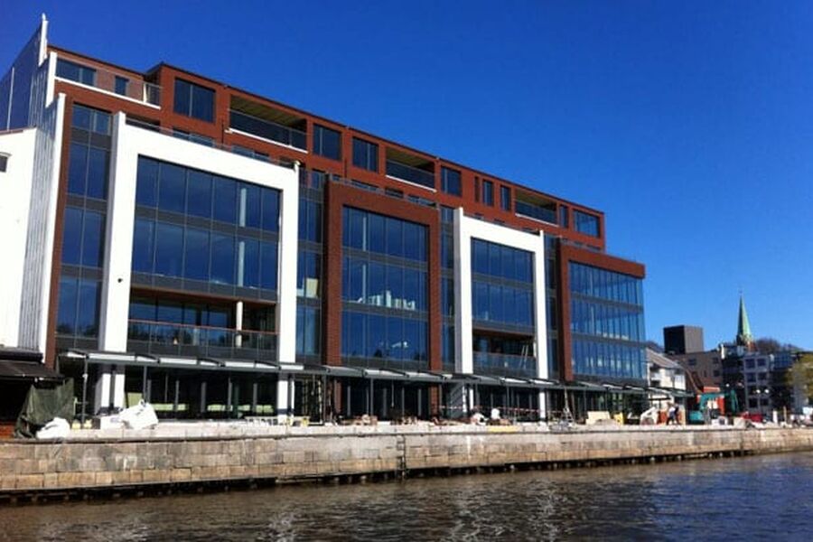 For et par uker siden åpnet fem restauranter dørene i et nytt, moderne bygg i Fredrikstad med adresse Dampskipsbryggen 12-14 og Storgaten 3.