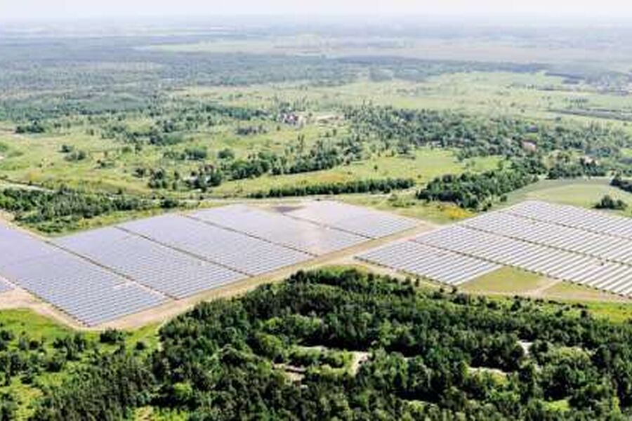 Flere store solenergianlegg er bygget i Tyskland, og i gjennomsnitt produserer disse 20 prosent av landets energiforbruk. Foto: Q.CELLS