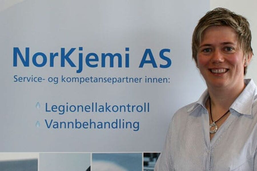 - Alle som kjenner til problematikken rundt legionellakontroll vet at det både er tids- og ressurskrevende arbeid, sier Dr.scient Hanne Skiri i NorKjemi AS