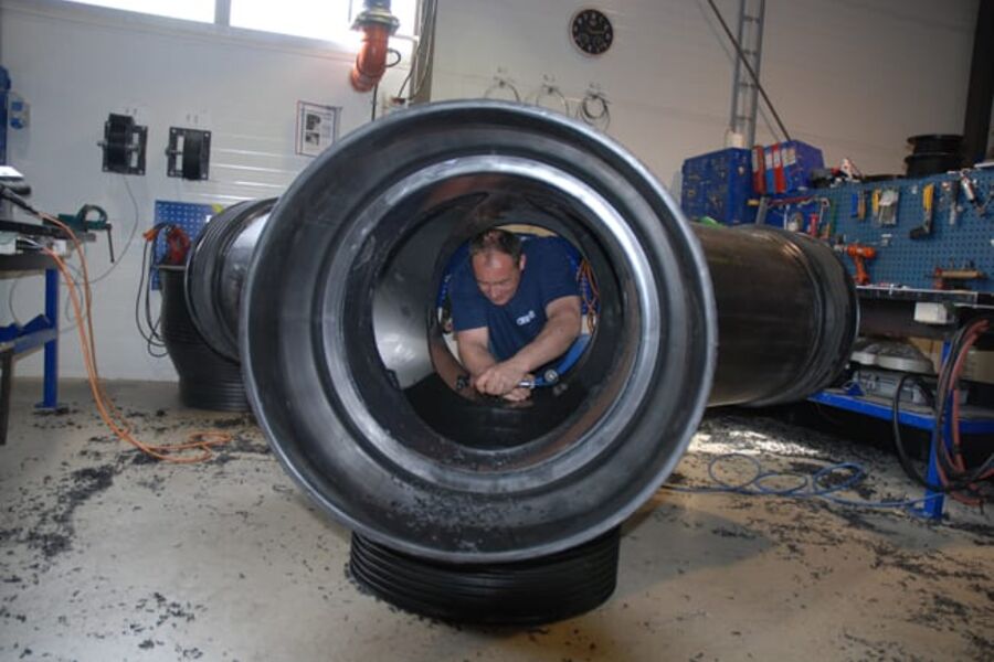 Norsk Wavin har det siste året opplevd sterkt økende etterspørsel etter produkter og tjenester fra sin Håndlagetavdeling
i Høland. Avdelingen skreddersyr unike løsninger for ethvert kundebehov på kort varsel. Roman lager 500 x-stream kråkefot.