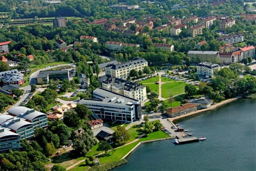 Karlskrona, helt ned på østkysten av Sverige, ut mot Østersjøen.