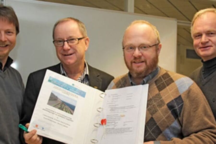 Egil Bøckmann, divisjonsdirektør i COWI nummer to fra venstre opplyser at VVS oppgavene i prosjektet skal løses sammen Erichsen & Horgen.