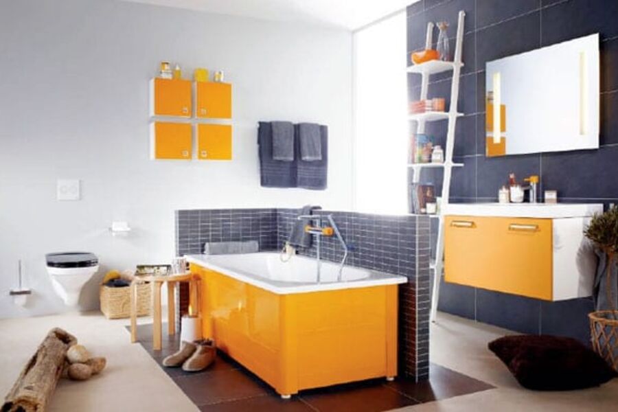 En komplett Logic-serie består av blandebatterier for baderom og kjøkken, servantskap, kassettskap, sideskap, veggskap, høyskap, servant, klosett og badekarfronter.