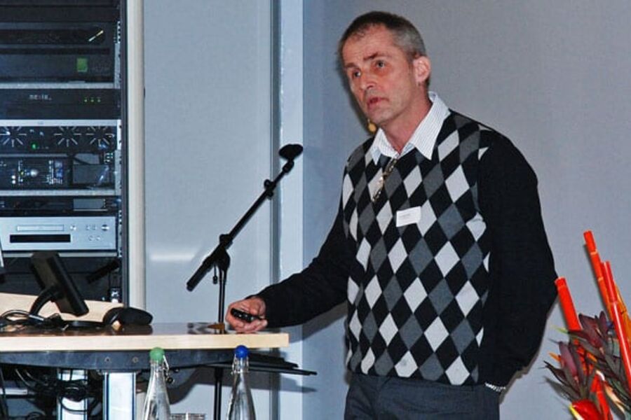 Sverre Holøs foredrag på Inneklimadagen 2012 avstedkom en livlig debatt, for det er mange som ikke er helfrelst når det gjelde passivhus.