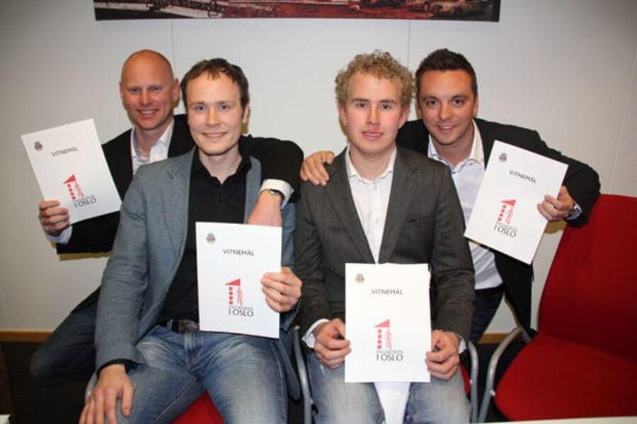 NVS, avdeling prosjekt Sarpsborg hadde hele 4 stykker blant avgangsstudentene som fikk sine vitnemål ved Fagskolen i Oslo i forrige uke: Fra venstre ser vi: Anders Borg Thime, Vidar Sten Rønsen, Joachim Halvorsen og Leif Arne Søby.Foto Ingebjørg Martinsen, NRL