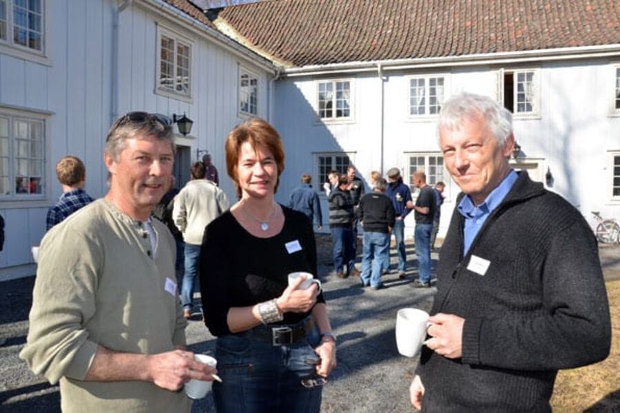 Faglig sekretær i Rørinspeksjon Norge, Arve Hansen t.v. utfordrer blant andre Drammen og Bærum kommuner til å bidra til økt sikkerhet for rørinspektølrer. Live Johannessen i Drammen kommune og Frode Berteig i Bærum kommune får brev om støtte denne uka.