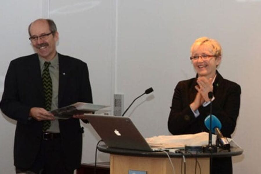 Kommunal- og regionalminister Liv Signe Navarsete og Morten Lie, direktør i Direktoratet for byggkvalitet. Foto: Direktoratet for byggkvalitet.