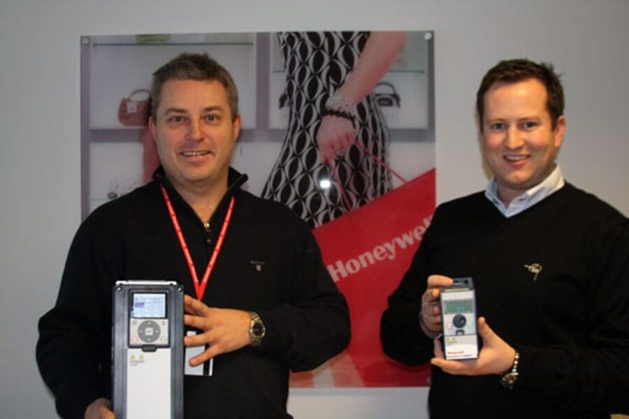 - Vi har hatt produktene klare en stund, men nå går vi for fullt ut i markedet og kan tilby skreddersydde frekvensomformere for å dekke det norske markedet, sier Tom Erik Bakkene og Morten Helgerud i Honeywell.