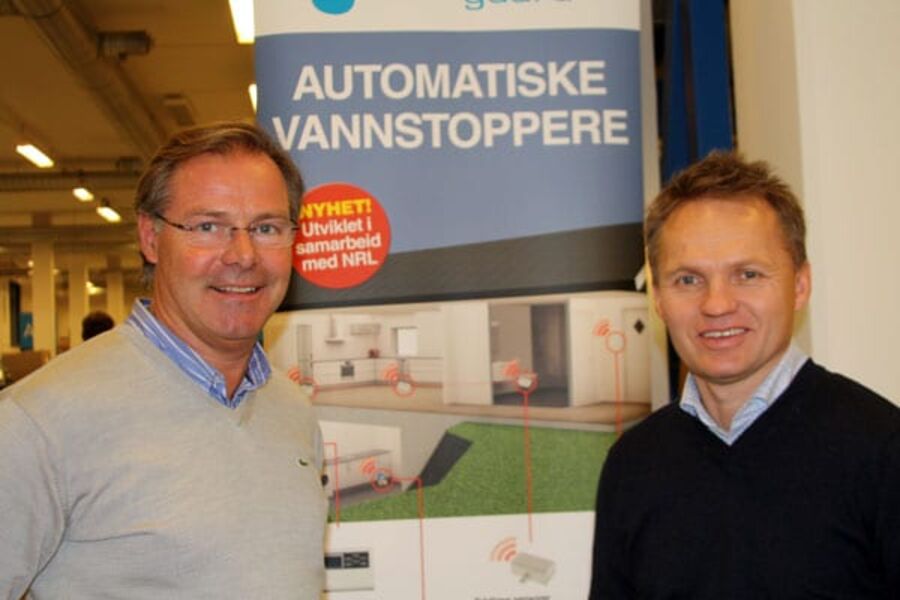 Daglig leder Haakon Munkejord og leder salg/marked Trond Sivertsen er på offensiven ute hos grossistene. De skal ut til hele landet med sin produktinfo rundt vannstopperene.