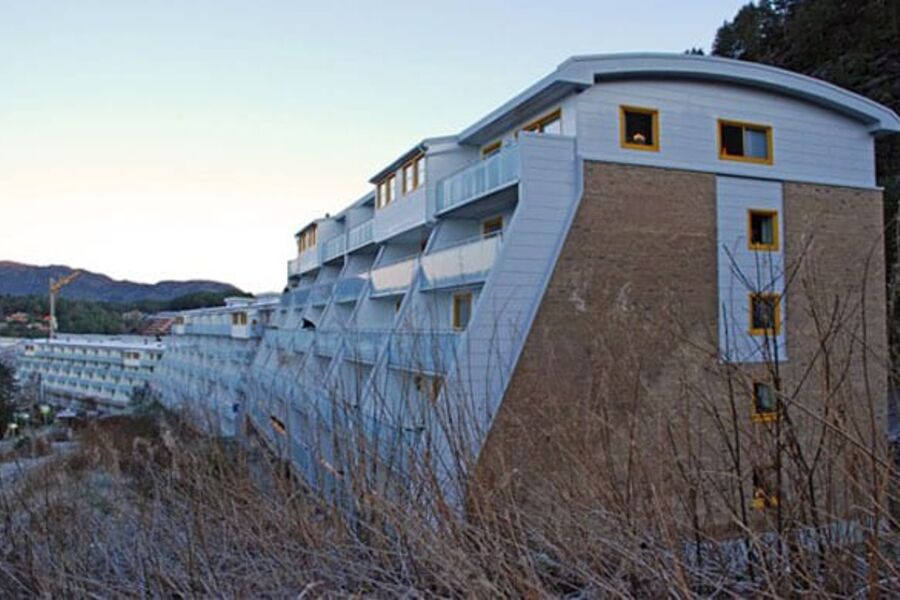 Ved å bygge og selge en ekstra etasje i Barkaleitet borettslag har man fått råd til å bygge heiser og nye trappeløp og energioppgradere alle de eksisterende blokkleilighetene.