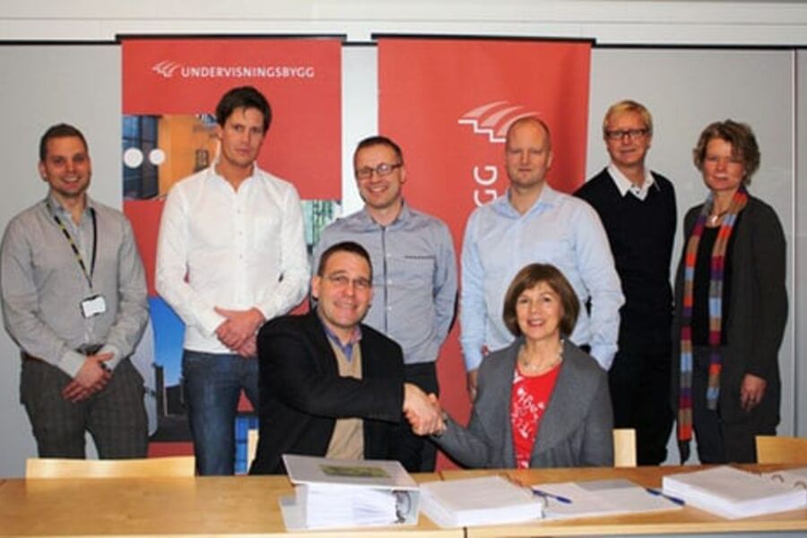 Fv: Fra AF:Prosjektleder Per Eirik Silseth og prosjektdirektør Nikolai Jansen. Fra Undervisningsbygg: Prosjektleder Roar Pedersen og Jan-Fredrik Gulseth, seksjonsledere Arnt Egil Berge og Åse Røstum Norang. Foran: Administrerende direktør i Undervisningsbygg Rigmor Hansen, og Direktør AF Byggfornyelse Espen Bjørke.