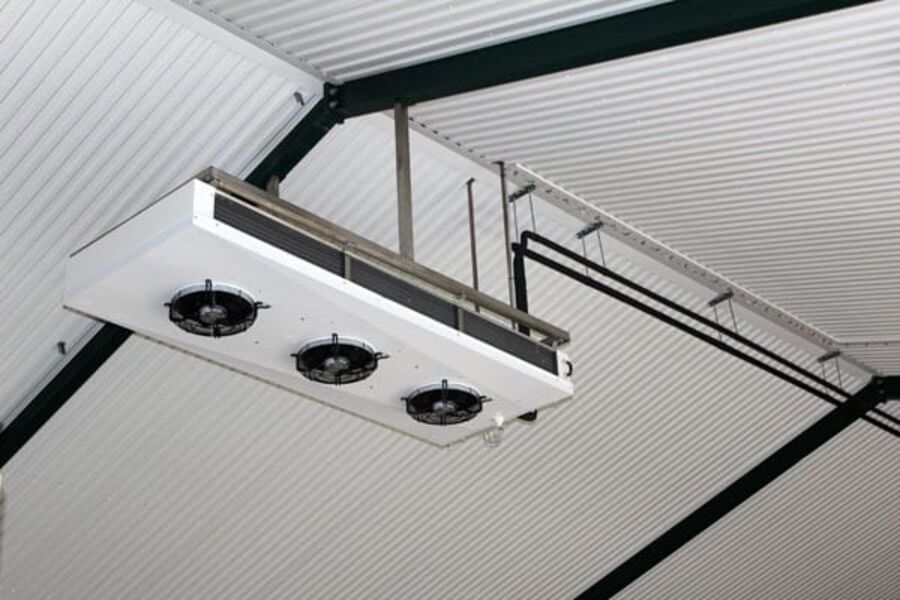 IDH er en varmepumpe innedel for takmontering. Den har 4mm lamellavstand hvilket gjør at den tåler mye mer støv og smuss.